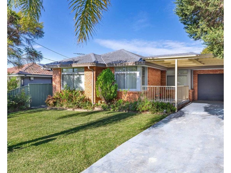 16 Thomas Street, Picnic Point NSW 2213
