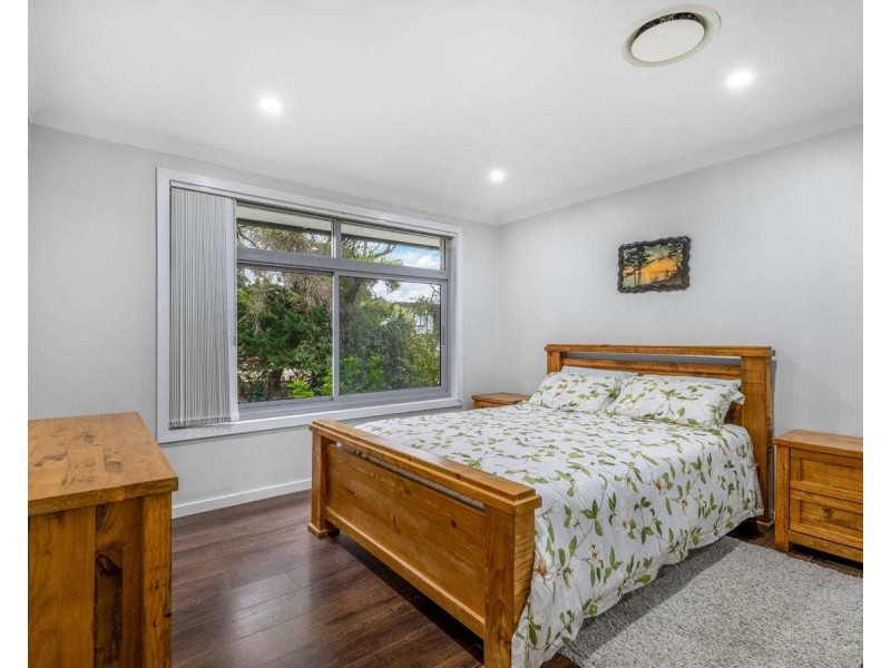 16 Thomas Street, Picnic Point NSW 2213