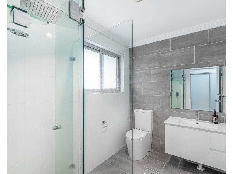 16 Thomas Street, Picnic Point NSW 2213