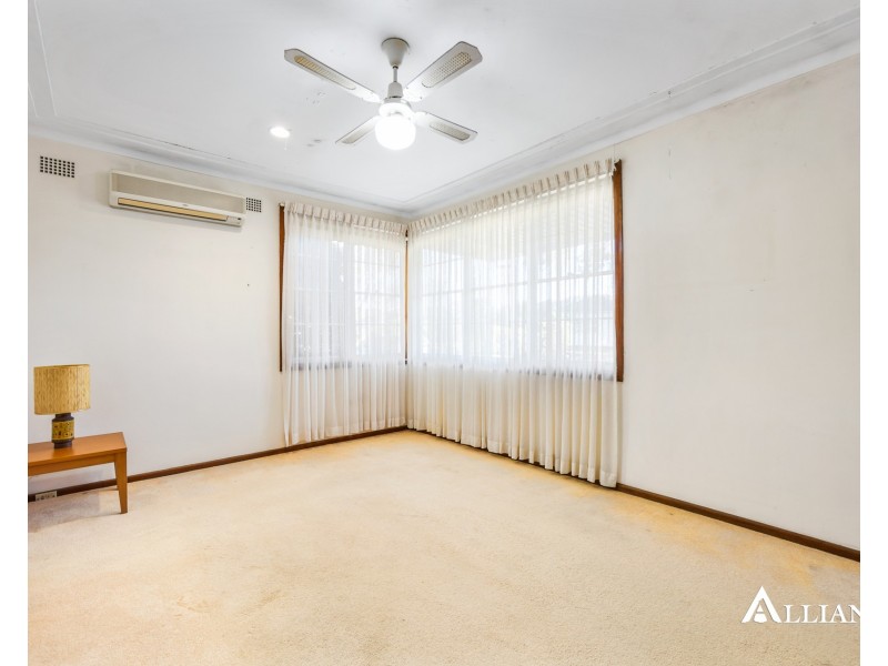 1 Thomas Street, Picnic Point NSW 2213