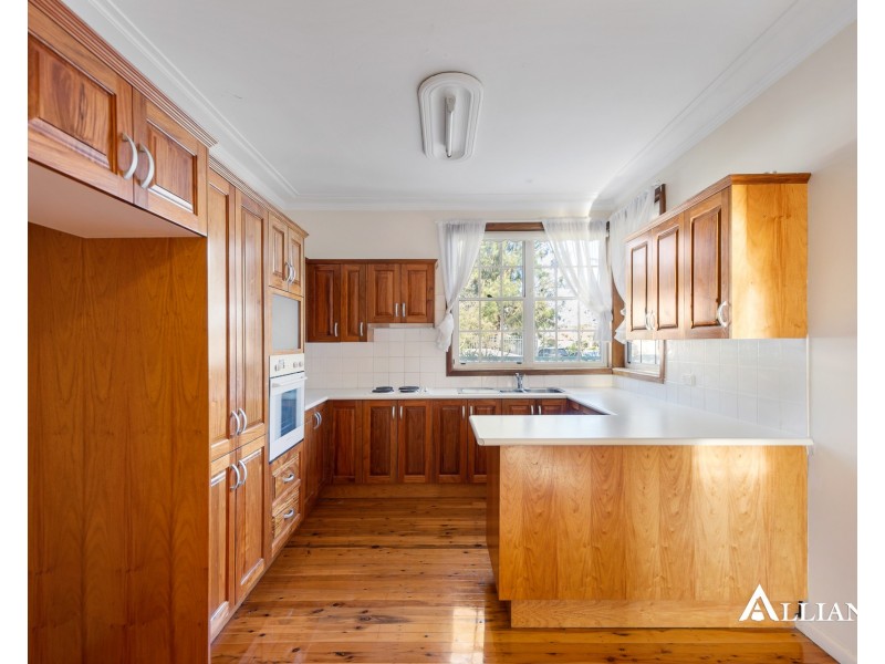 1 Thomas Street, Picnic Point NSW 2213