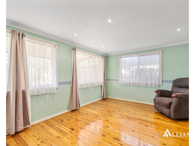 1 Thomas Street, Picnic Point NSW 2213