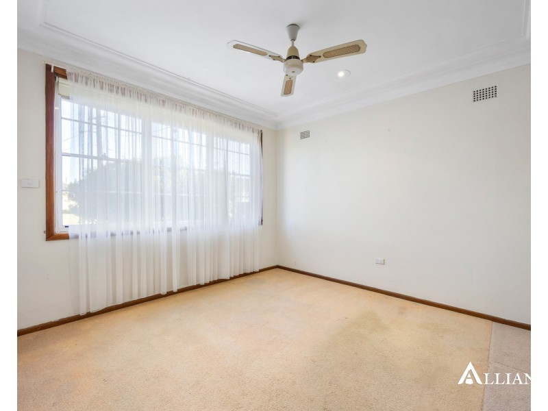 1 Thomas Street, Picnic Point NSW 2213