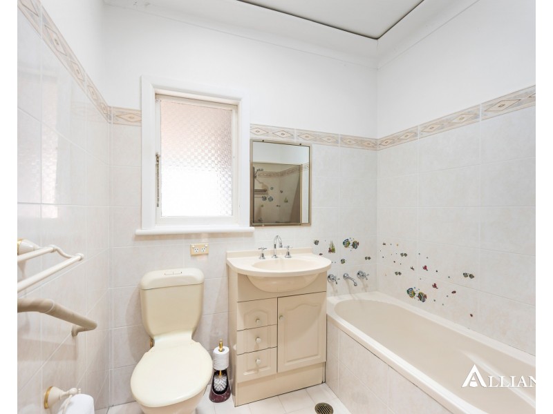1 Thomas Street, Picnic Point NSW 2213