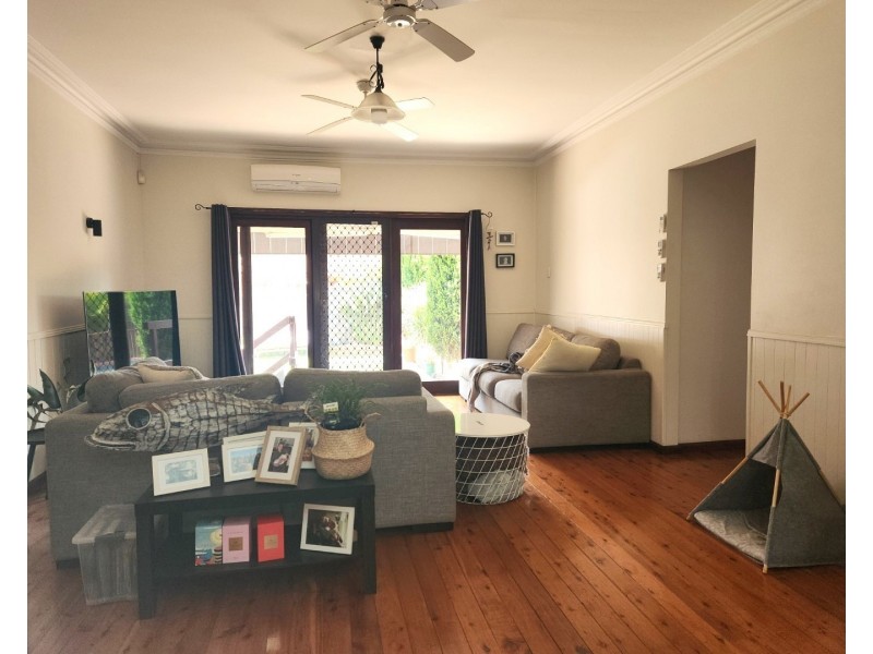 92 Victor Avenue, Picnic Point NSW 2213