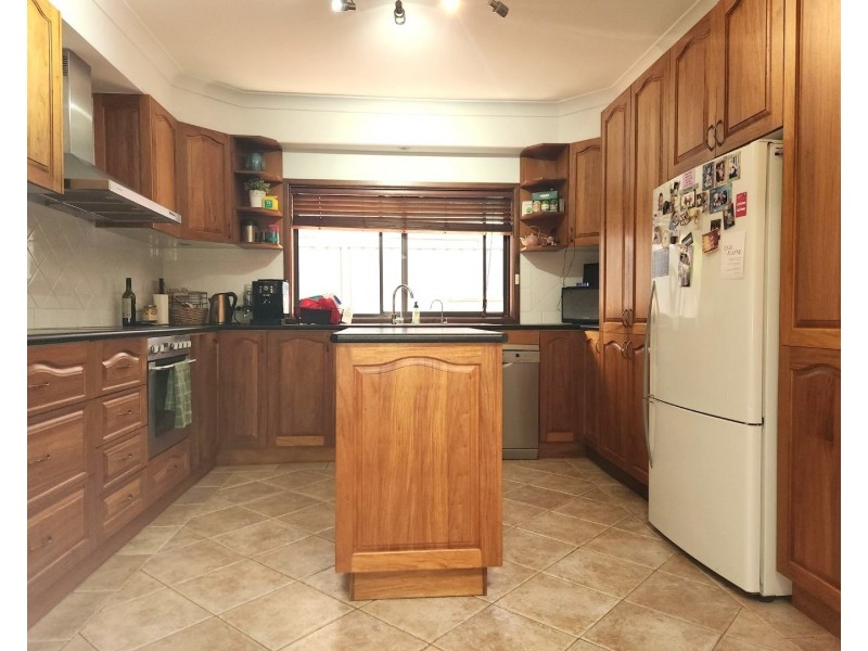 92 Victor Avenue, Picnic Point NSW 2213