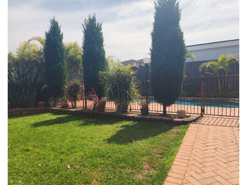 92 Victor Avenue, Picnic Point NSW 2213