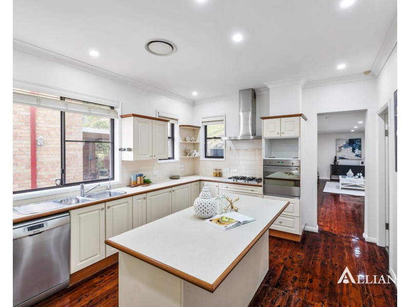 16 Carinya Road, Picnic Point NSW 2213