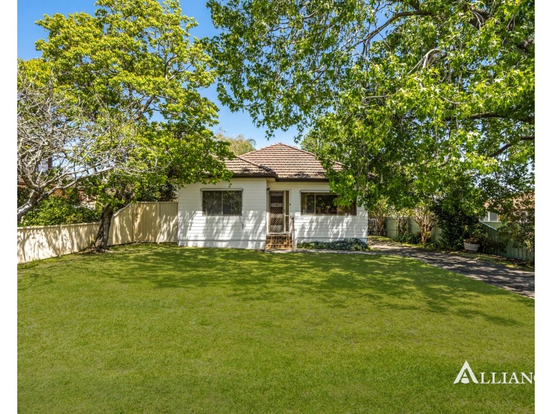 668 Henry Lawson Drive, East Hills NSW 2213