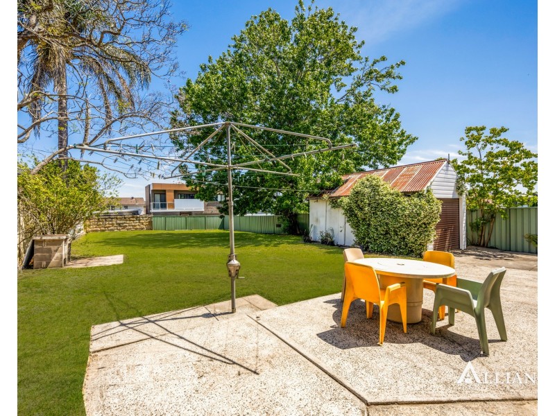 668 Henry Lawson Drive, East Hills NSW 2213