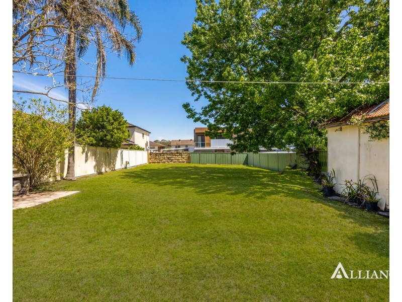 668 Henry Lawson Drive, East Hills NSW 2213