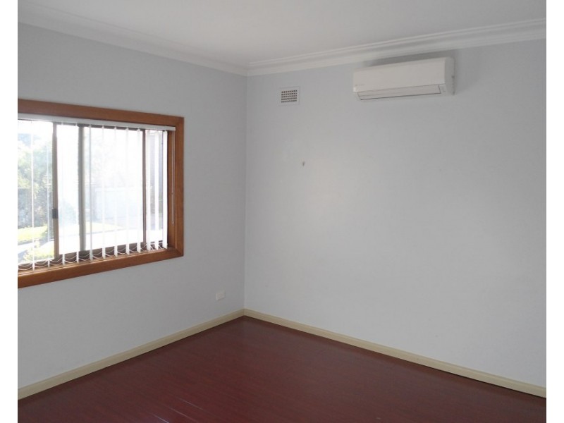 19 Drysdale Avenue, Picnic Point NSW 2213