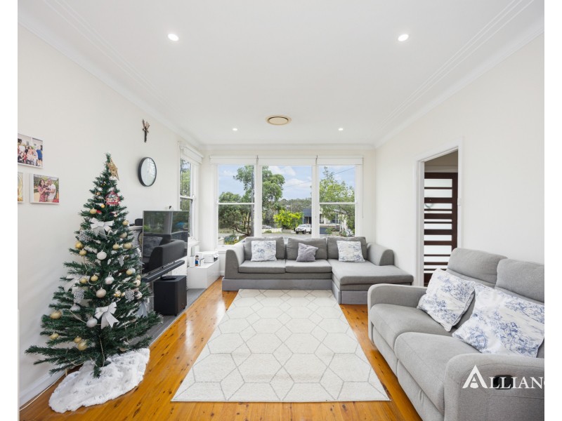 655 Henry Lawson Drive, East Hills NSW 2213