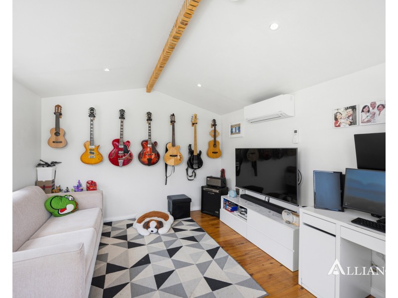 655 Henry Lawson Drive, East Hills NSW 2213