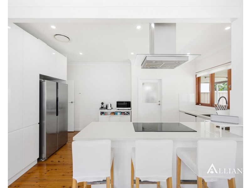 655 Henry Lawson Drive, East Hills NSW 2213