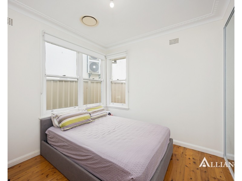 655 Henry Lawson Drive, East Hills NSW 2213