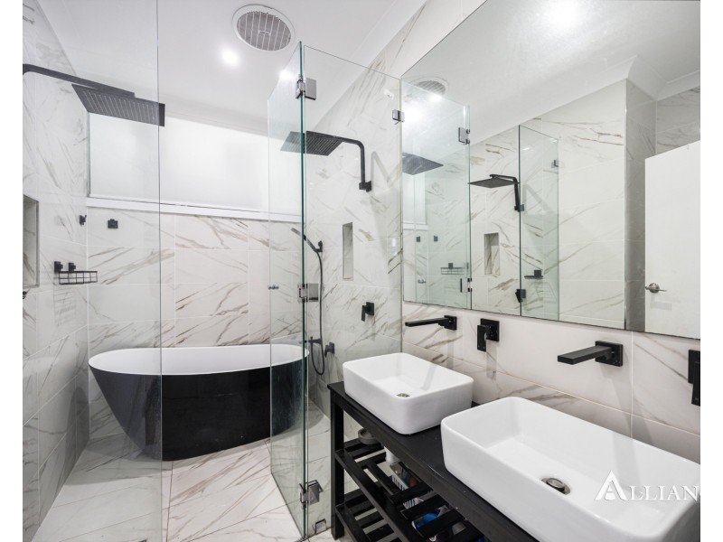 655 Henry Lawson Drive, East Hills NSW 2213