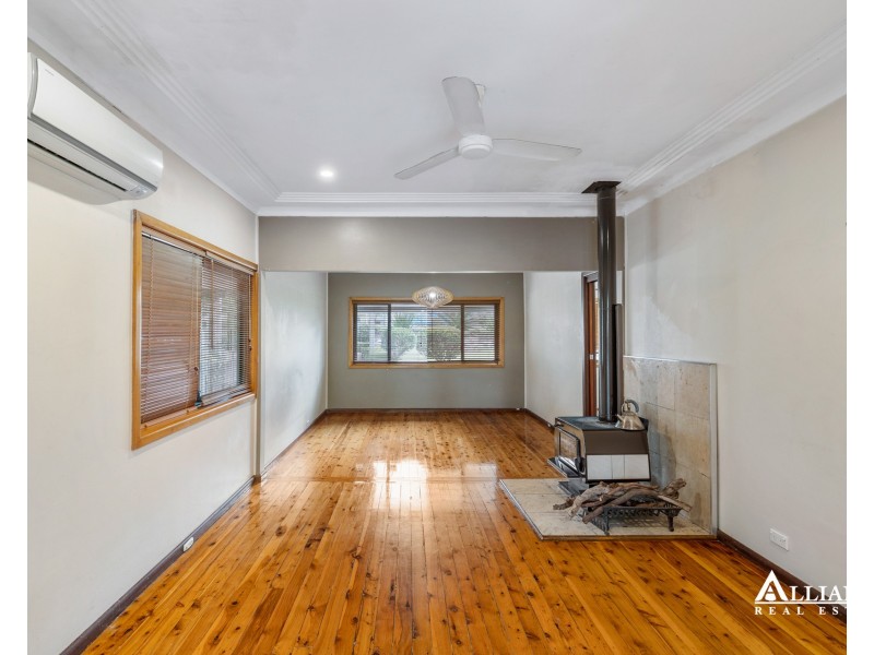 85 Burns Road, Picnic Point NSW 2213