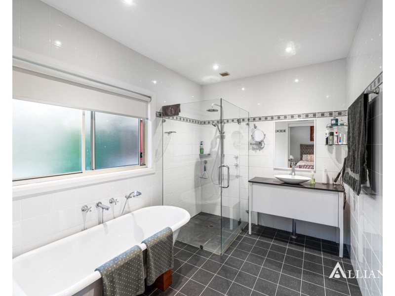 5B Carinya Road, Picnic Point NSW 2213