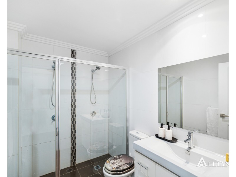 1/2 Mountford Avenue, Guildford NSW 2161