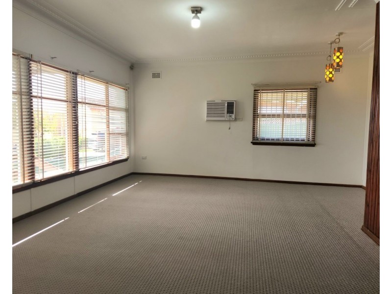 11 Penrose Avenue, East Hills NSW 2213