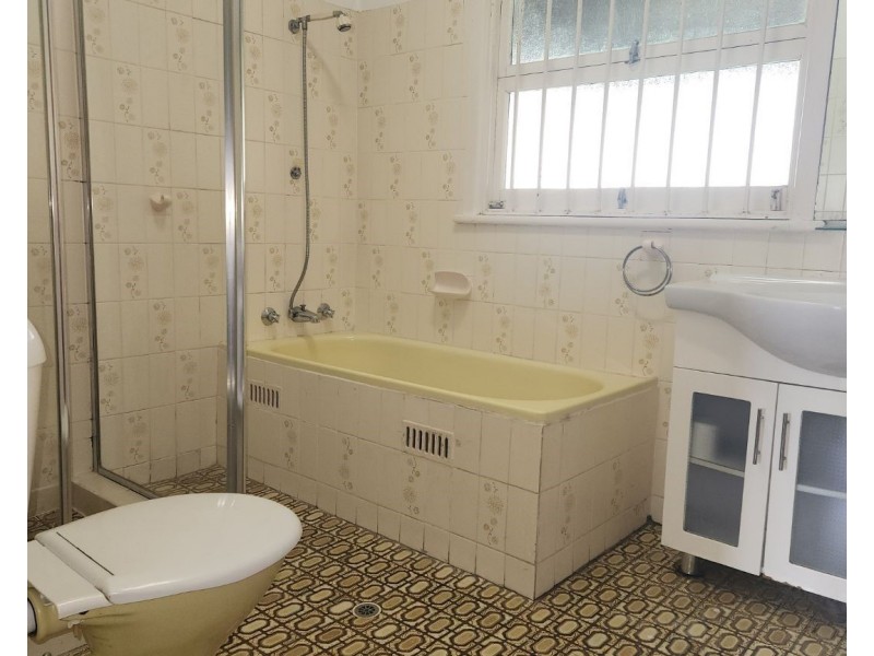 11 Penrose Avenue, East Hills NSW 2213