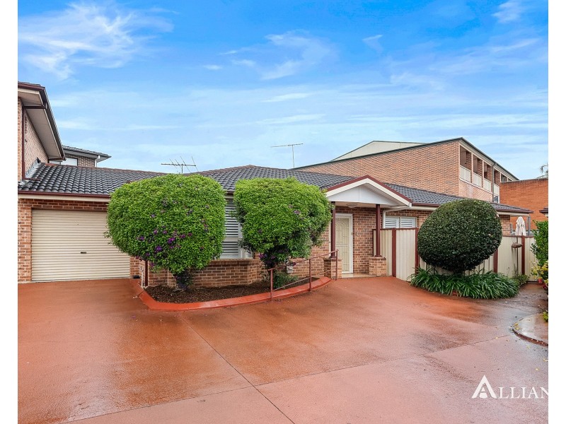 2/15 Panorama Parade, Panania NSW 2213