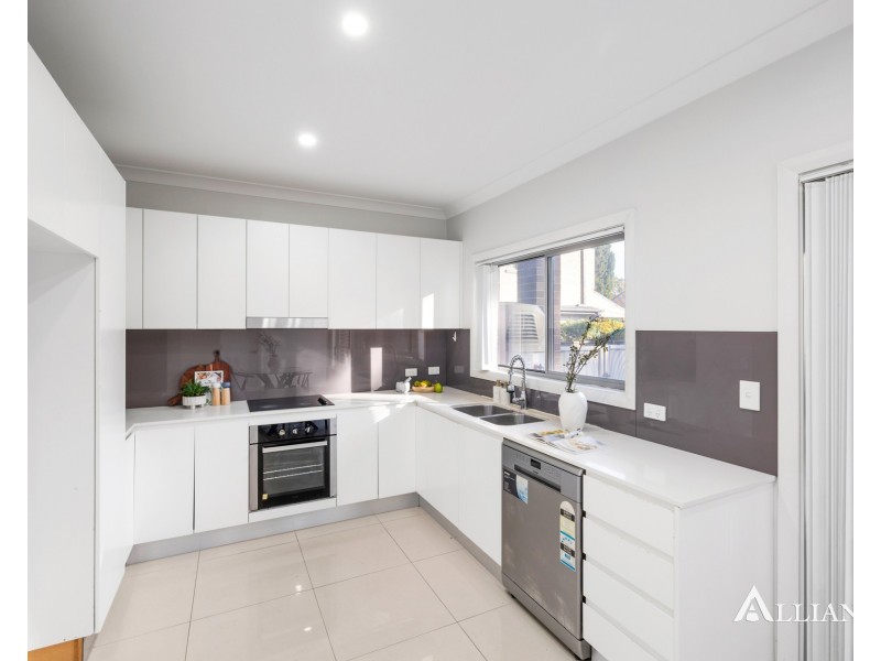 2/190 Lambeth Street, Picnic Point NSW 2213