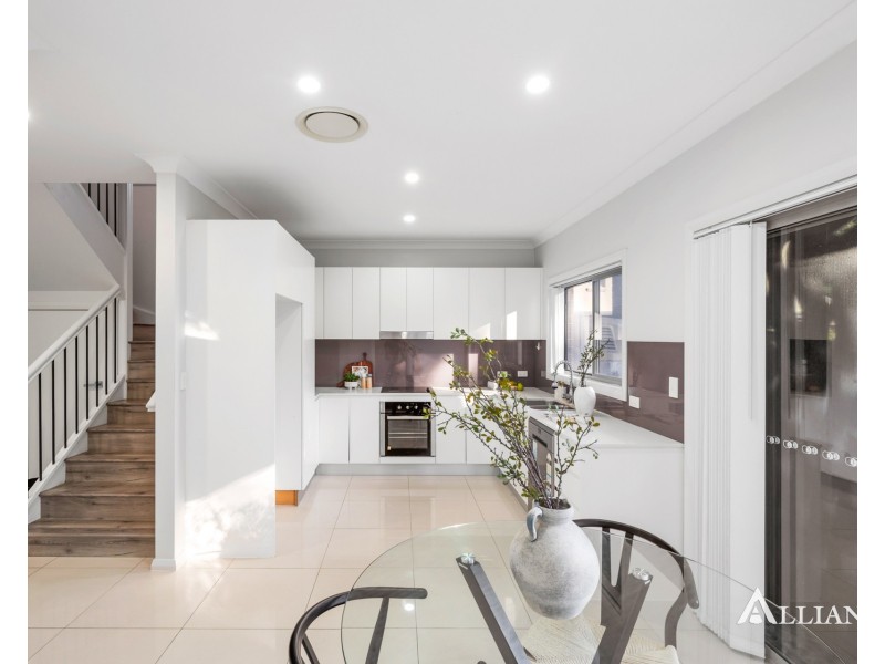 2/190 Lambeth Street, Picnic Point NSW 2213
