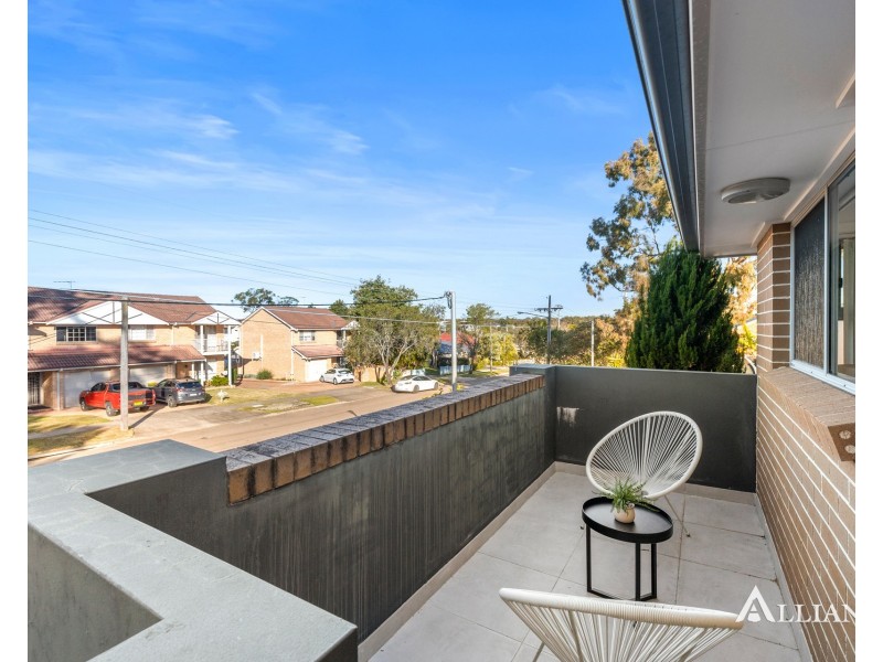 2/190 Lambeth Street, Picnic Point NSW 2213