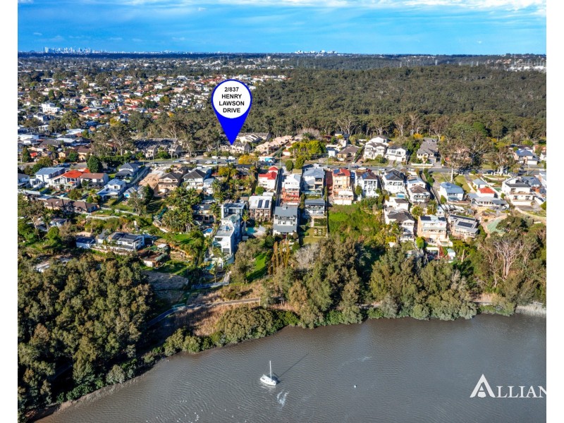 2/837 Henry Lawson Drive, Picnic Point NSW 2213