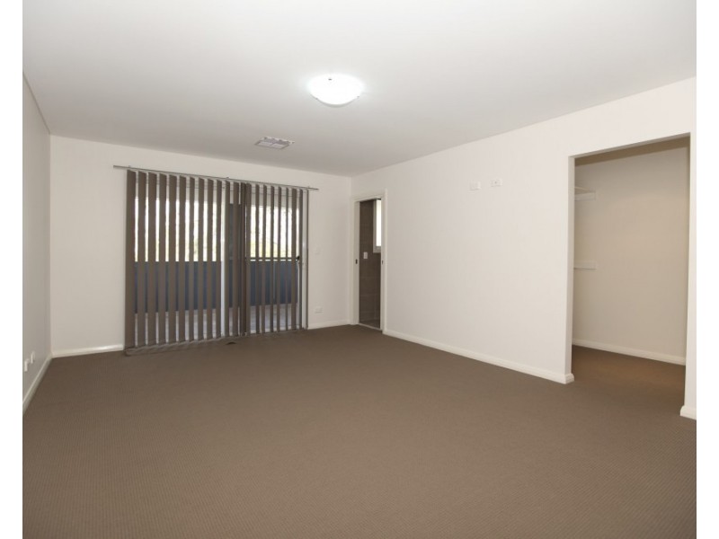 913 Henry Lawson Drive, Picnic Point NSW 2213