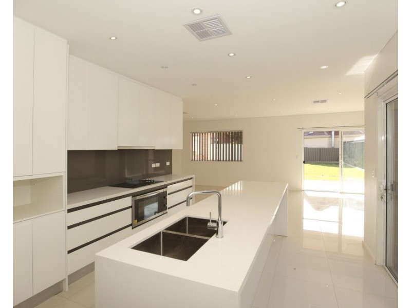 913 Henry Lawson Drive, Picnic Point NSW 2213