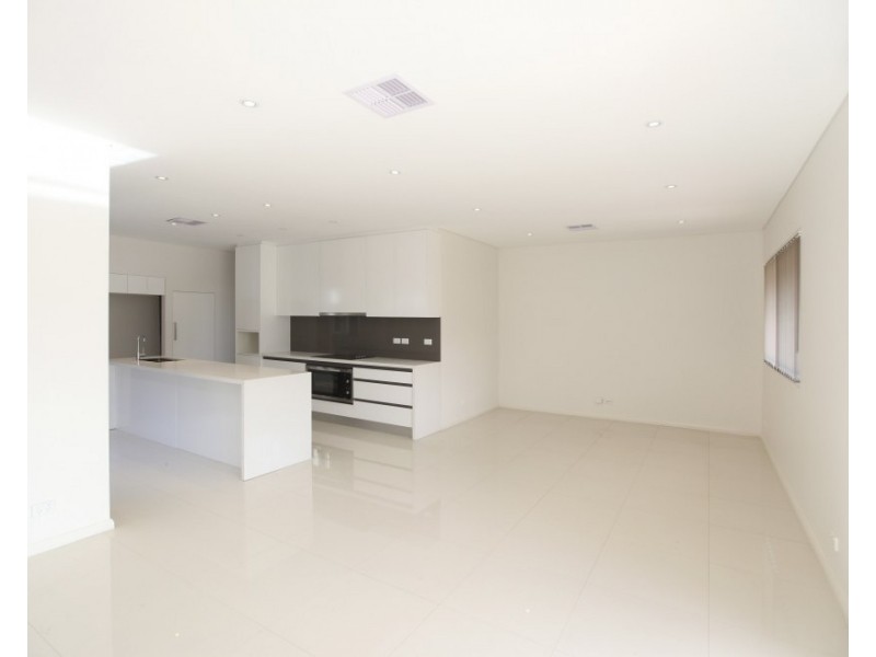 913 Henry Lawson Drive, Picnic Point NSW 2213
