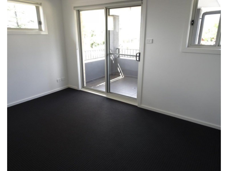 676 Henry Lawson Drive, East Hills NSW 2213