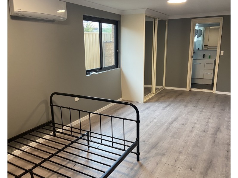 1/17 Sylvan Grove, Picnic Point NSW 2213