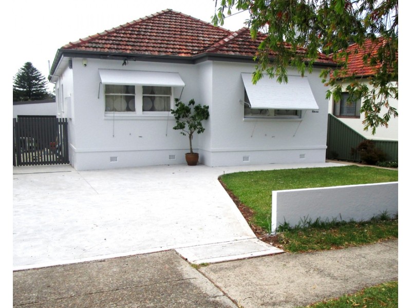 11 Picnic Point Road, Panania NSW 2213