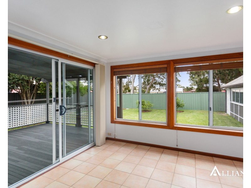 5 Colleen Avenue, Picnic Point NSW 2213
