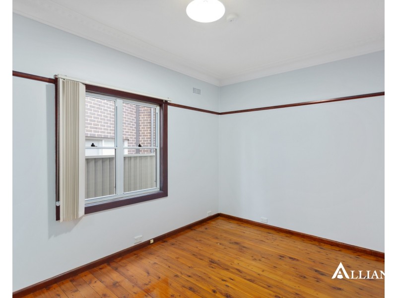 5 Colleen Avenue, Picnic Point NSW 2213