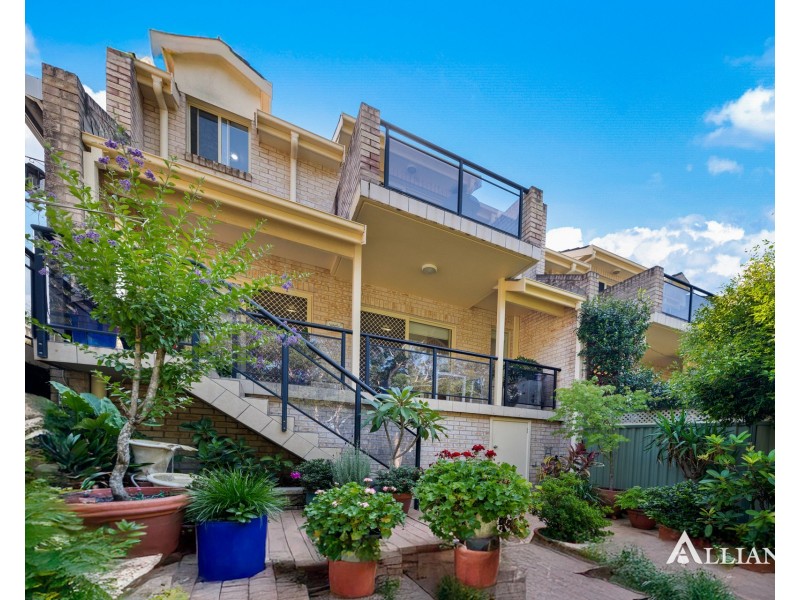 8/837 Henry Lawson Drive, Picnic Point NSW 2213