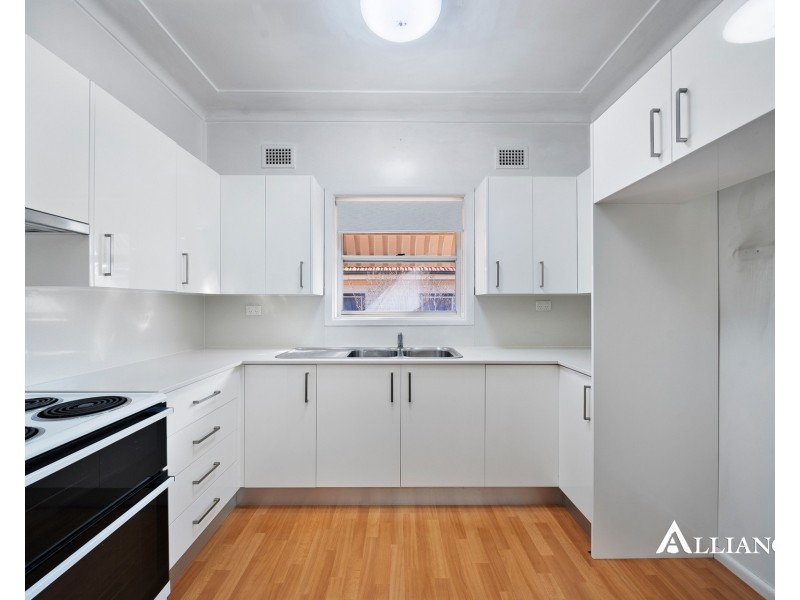 46 Burns Road, Picnic Point NSW 2213