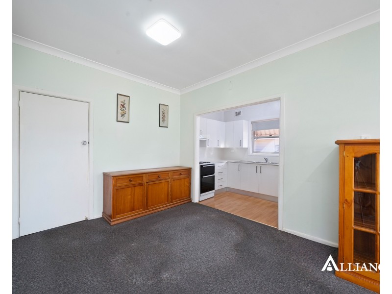 46 Burns Road, Picnic Point NSW 2213