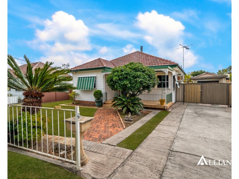 18 Blanc Avenue, East Hills NSW 2213