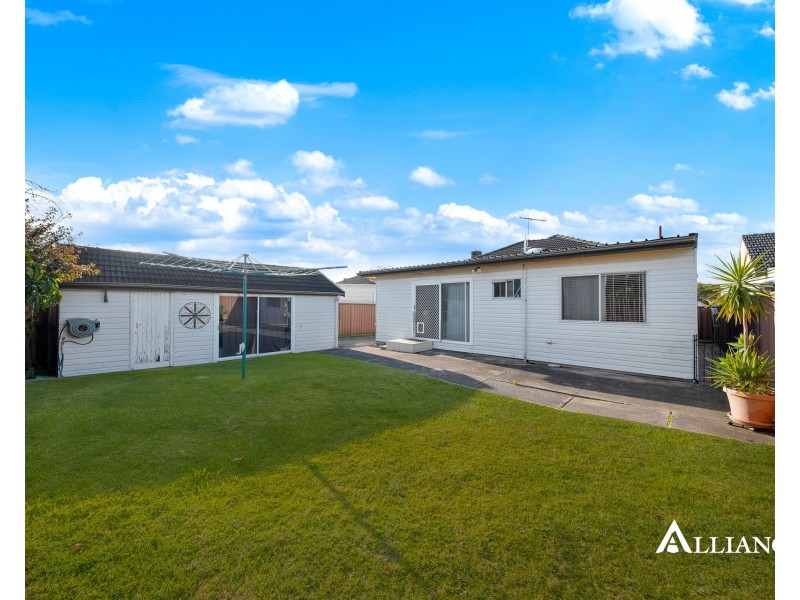 5 Edinburgh Drive, Revesby Heights NSW 2212