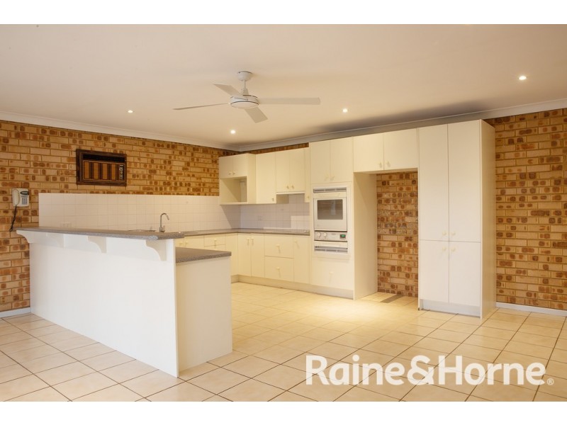 29 Red house Cres, Mcgraths Hill NSW 2756