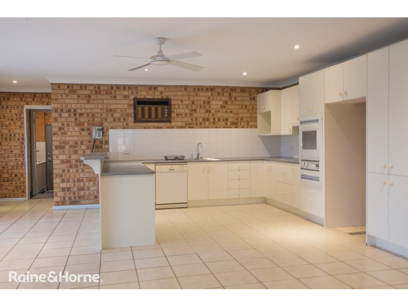 29 Red house Cres, Mcgraths Hill NSW 2756