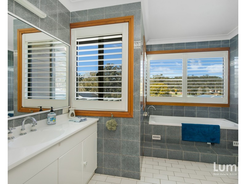 12 Holmes Drive, Cumberland Reach NSW 2756