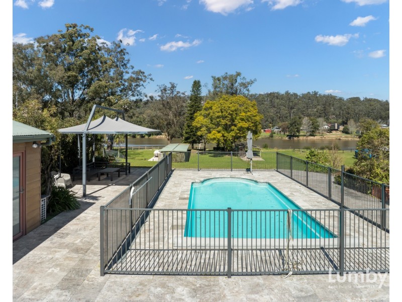 12 Holmes Drive, Cumberland Reach NSW 2756
