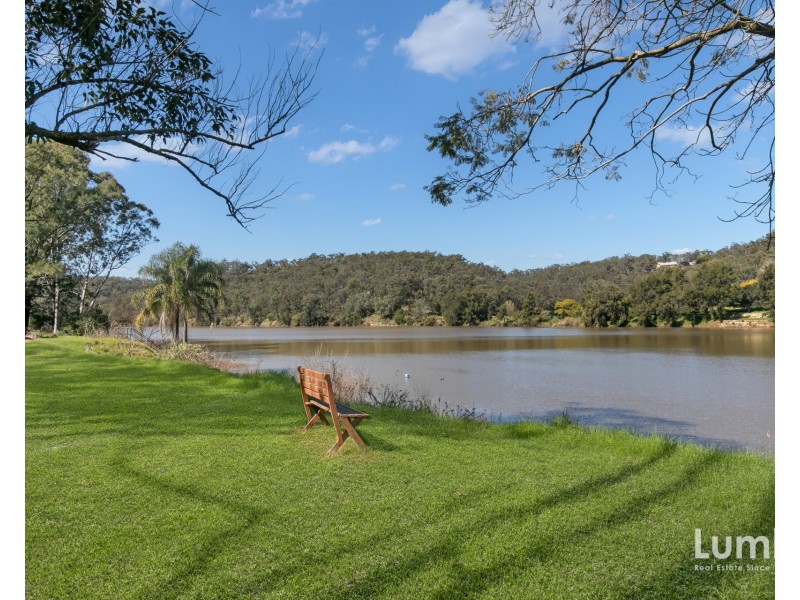 12 Holmes Drive, Cumberland Reach NSW 2756