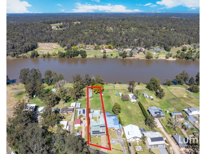 12 Holmes Drive, Cumberland Reach NSW 2756